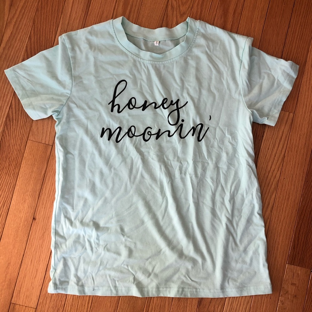 Honey Moonin' T-shirt size Small